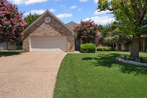 7501 Bunker Ct, Benbrook, TX, 76126-4615 | Card Image