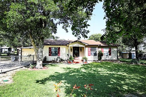 1561 Fm 1816, Bowie, TX, 76230-6357 | Card Image