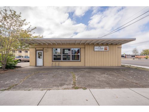 960 Queen Ave Sw, Albany, OR, 97321-2631 | Card Image