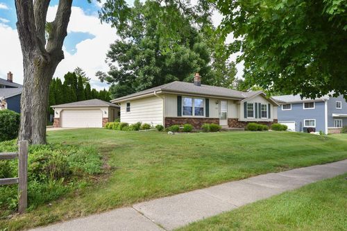 1520 Riverdale Drive, Oconomowoc, WI, 53066 | Card Image