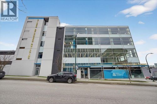 2005 Quebec St, Vancouver, BC, V5T2Z6 | Card Image
