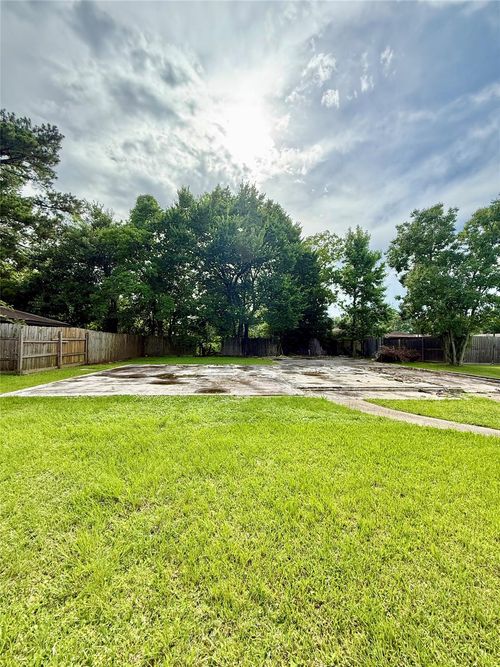 320 Hebert St, Vidor, TX, 77662-5608 | Card Image