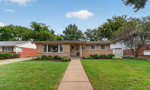 863 S Cedar Ave, Elmhurst, IL, 60126-4640 | Card Image