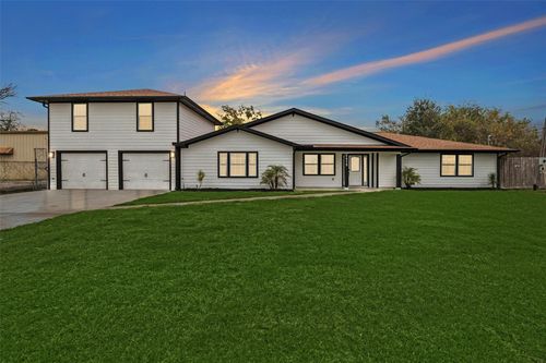 6415 Upshaw Dr, Humble, TX, 77396-2582 | Card Image