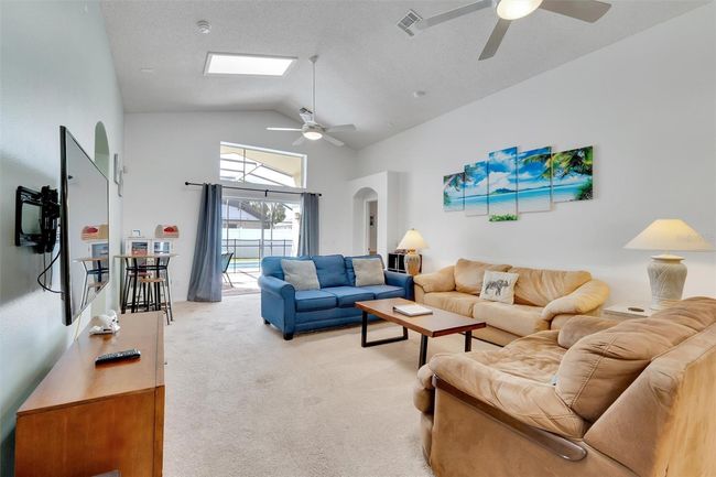 Being sold fully furnished and equipped | Image 10