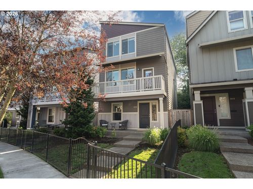 2010 Sw Latitude Way, Beaverton, OR, 97005-2351 | Card Image