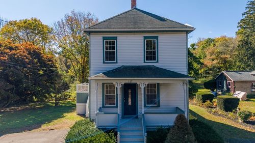 117 Old Westport Rd, Dartmouth, MA, 02747-2517 | Card Image