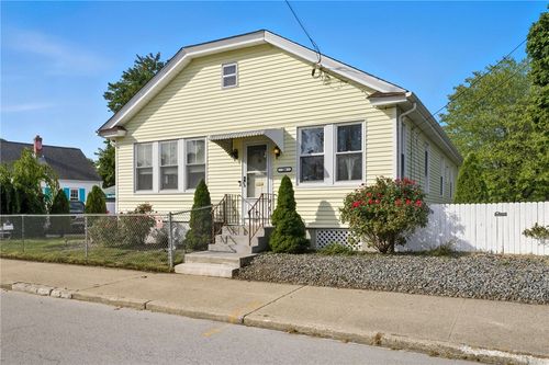 26 Blackburn St, Pawtucket, RI, 02861-1411 | Card Image