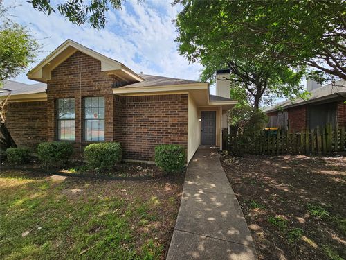 311 Bryant Ln, Cedar Hill, TX, 75104-1743 | Card Image