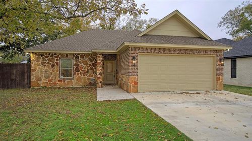 301 E Pine, Alvord, TX, 76225 | Card Image