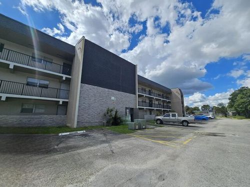 301-7910 Colony Cir N, Tamarac, FL, 33321-8307 | Card Image