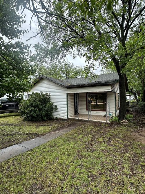 705 E Highway 82, Nocona, TX, 76255-2920 | Card Image