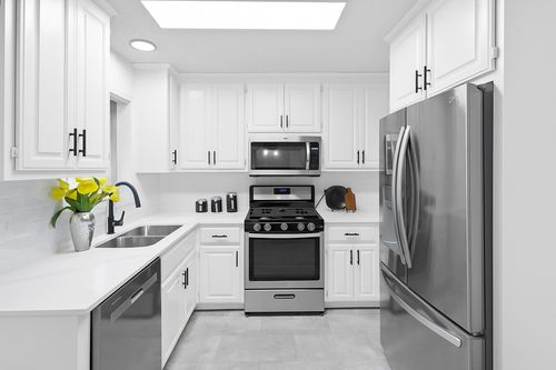 20420 Hughes Ave W, Lakeville, MN, 55044-8630 | Card Image