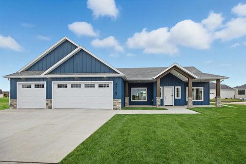 4757 11th St W, West Fargo, ND, 58078-8395 | Card Image