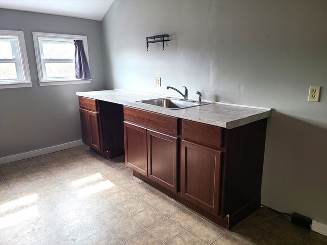 2 - 29 Franklin St, Condo with 4 bedrooms, 2 bathrooms and 2 parking in Whitman MA | Image 24
