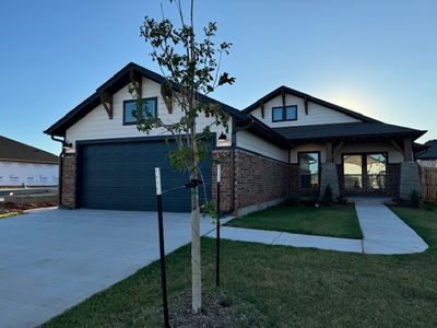 View of front facade featuring a front yard | Image 1