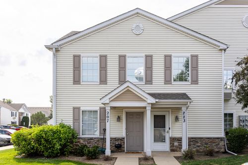 223-223 Silverstone Dr, Carpentersville, IL, 60110-1134 | Card Image