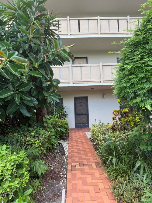 102-6585 Kensington Ln, Delray Beach, FL, 33446-3020 | Card Image