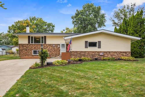 915 Marietta Dr, Mahomet, IL, 61853-9105 | Card Image