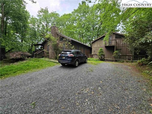 199 Brooker St, Blowing Rock, NC, 28605-6024 | Card Image