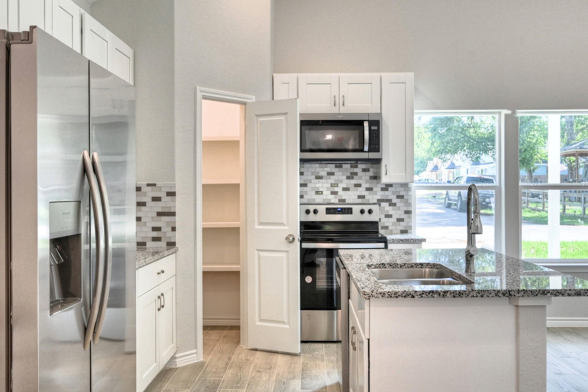 Residential Lease in Willis 4