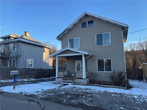 637 Memorial Dr, New Kensington, PA, 15068-2086 | Card Image