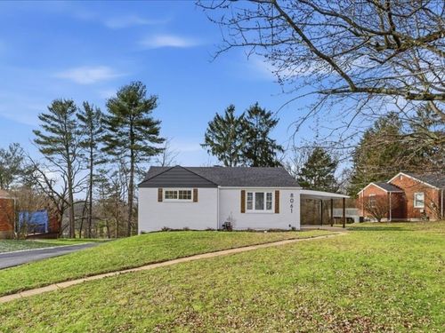 8061 Lindisfarne Dr, Pittsburgh, PA, 15237-5651 | Card Image