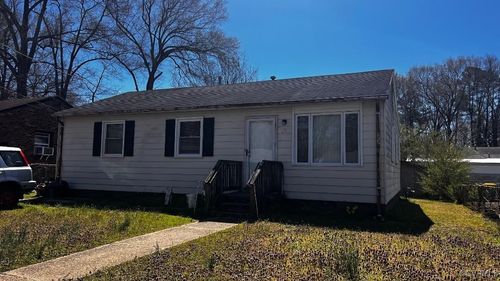 2337 Maclin Cir, Hopewell, VA, 23860-6226 | Card Image