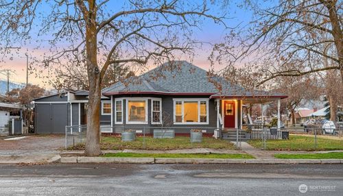 217 Maple St, Cashmere, WA, 98815-1049 | Card Image