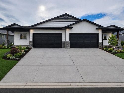 724 Sequoia Dr, Altoona, WI, 54720-7401 | Card Image