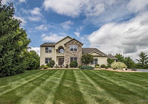 7991 Austrian Pine Cir, Manlius, NY, 13104-9372 | Card Image