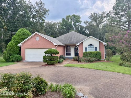 211 Twin Lks S, Clinton, MS, 39056-6156 | Card Image