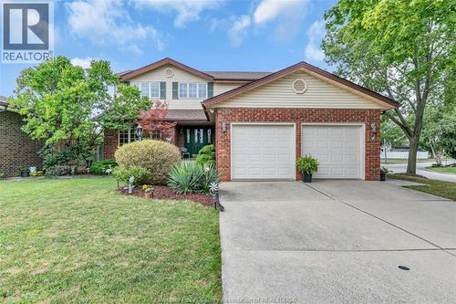 2821 Northway Ave, Windsor, ON, N9E4L2 | Card Image