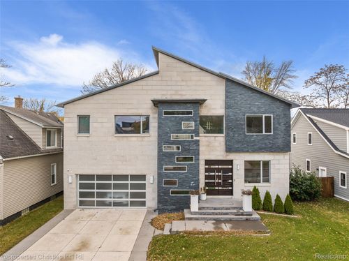 211 N Washington Ave, Royal Oak, MI, 48067-1776 | Card Image