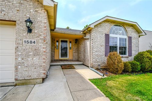 1584 Farrington Dr, Kettering, OH, 45420-1381 | Card Image