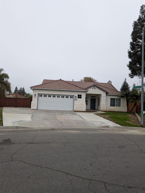 2485 S Manila Ave, Fresno, CA, 93727-6452 | Card Image