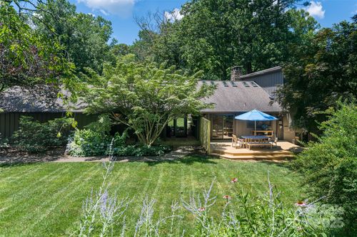 33 Deerhaven Ln, Asheville, NC, 28803-3304 | Card Image