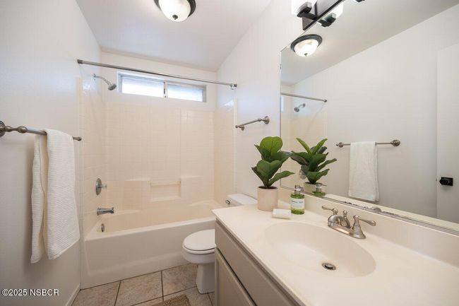 Bathroom (1) | Image 19