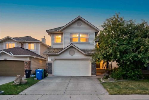 137 Douglas Glen Manor Se, Calgary, AB, T2Z3Y5 | Card Image