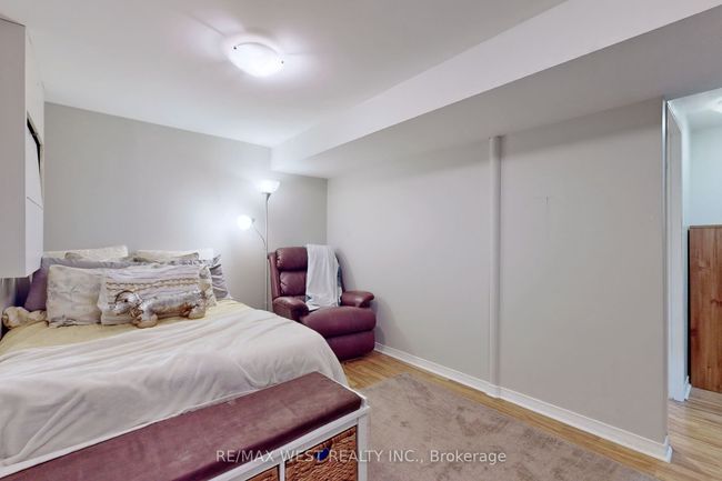 B - 39 Portland Cres, Home with 2 bedrooms, 3 bathrooms and 2 parking in Newmarket ON | Image 19