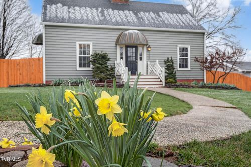 122 Stonewall Hts Ne, Abingdon, VA, 24210-2828 | Card Image