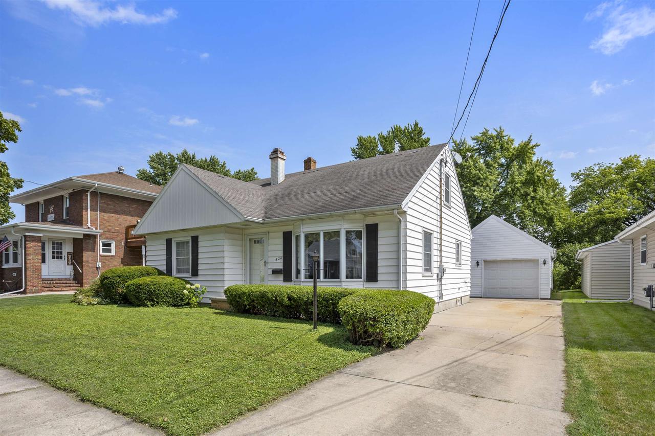 Taylor St, Little Chute, WI 54140