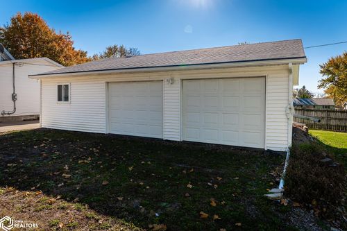 105 S Dubuque St, Albion, IA, 50005-7760 | Card Image