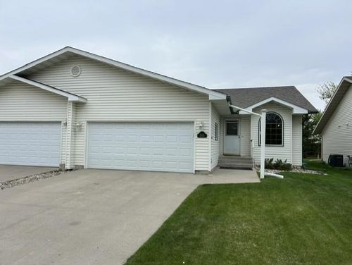 816 Lakeridge Pl, West Fargo, ND, 58078-4042 | Card Image