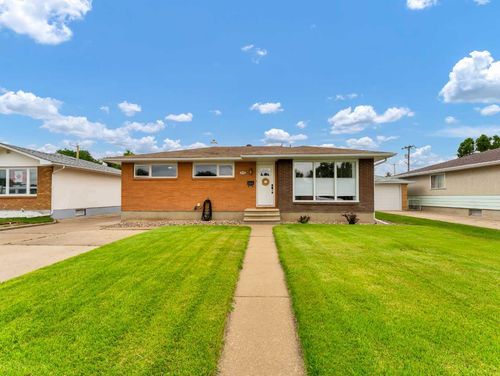 777 Bassett Cres Nw, Medicine Hat, AB, T1A6Z2 | Card Image