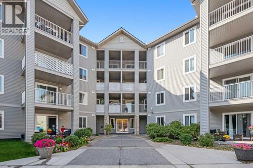604 8 St Sw, Airdrie, AB, T4B2W4 | Card Image