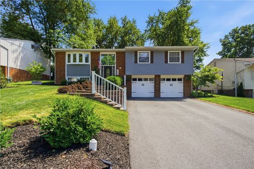 645 Carnival Dr, Pittsburgh, PA, 15239-2628 | Card Image