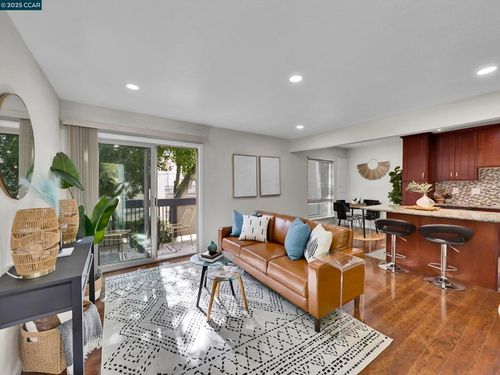 apt-10-2033 Sierra Rd, Concord, CA, 94518-2942 | Card Image
