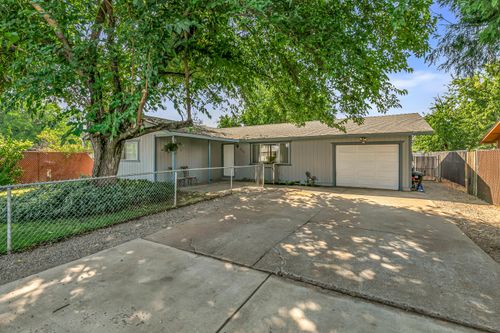 3026 Avenue G, White City, OR, 97503-1208 | Card Image