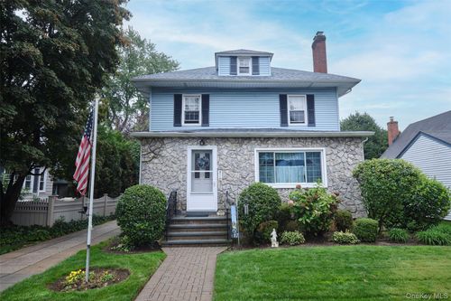 17 Concord St, Floral Park, NY, 11001-2819 | Card Image